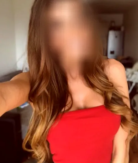 Amira, 35