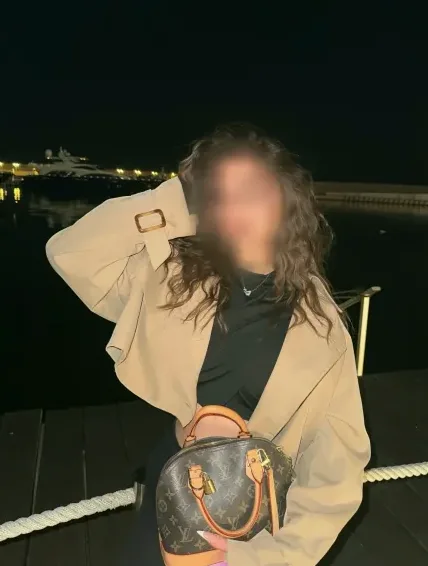 Büsra, 29