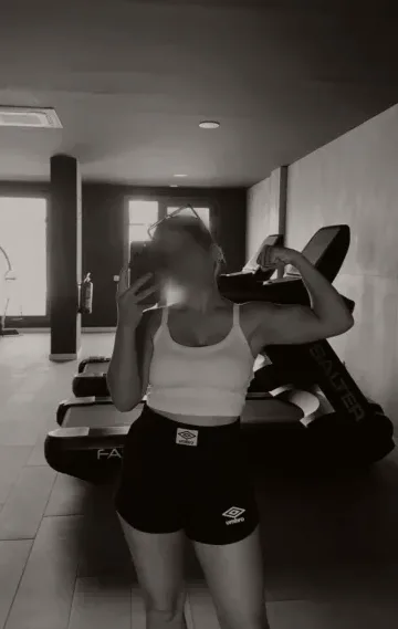 Carina, 25