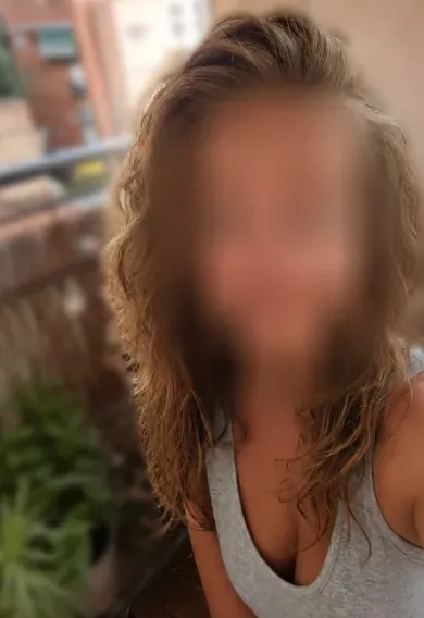 Daniela, 40