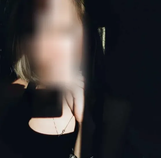 Elif, 28