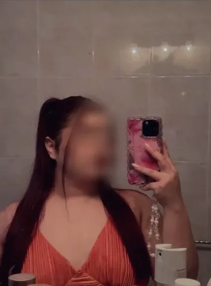 Hannah, 22