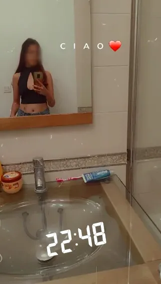 Isabell, 23