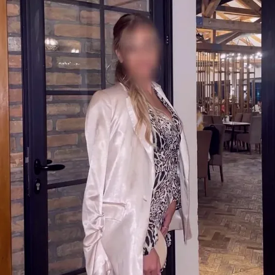 Jasmin, 25