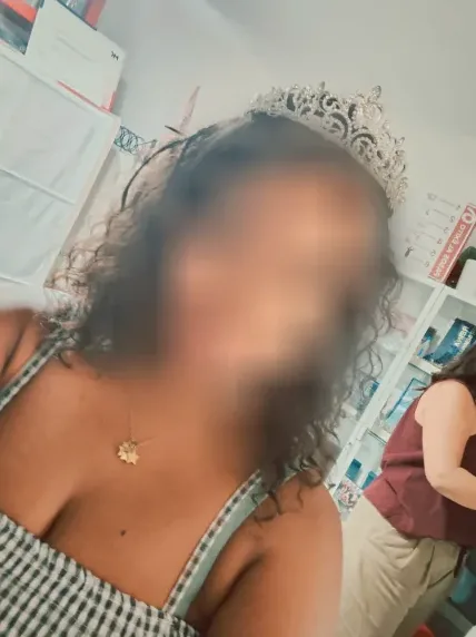 Larissa, 37