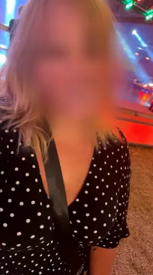 Lena, 28
