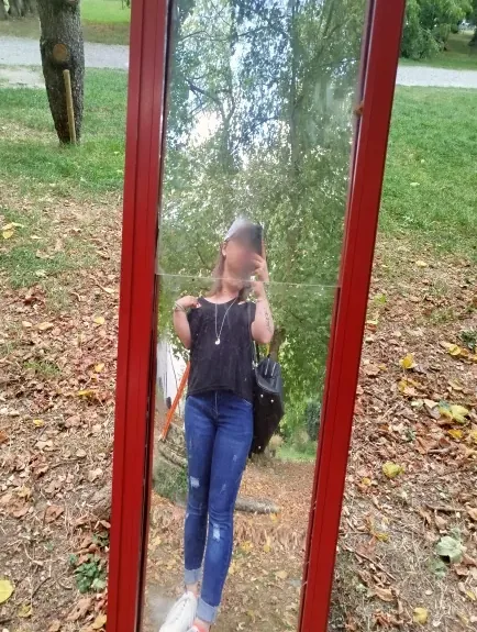 Nadine, 27