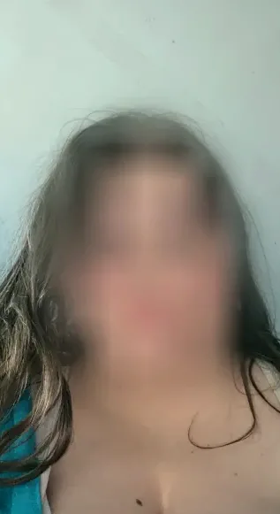 Özlem, 24