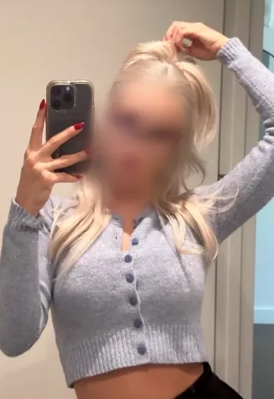 Romy, 25