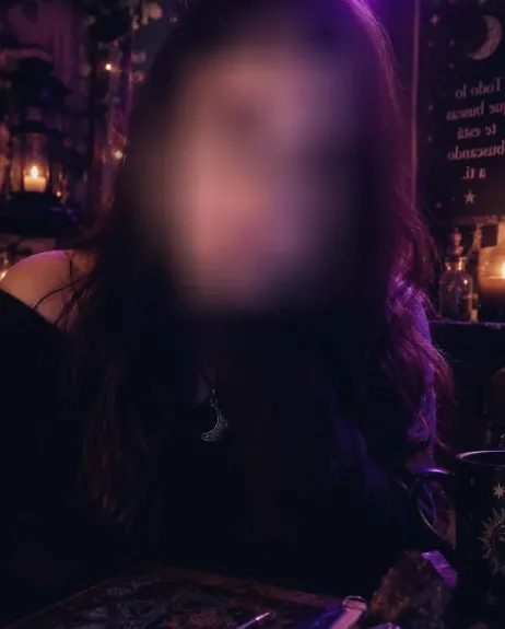Sophie, 33