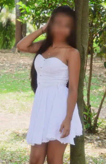 Vivien, 28