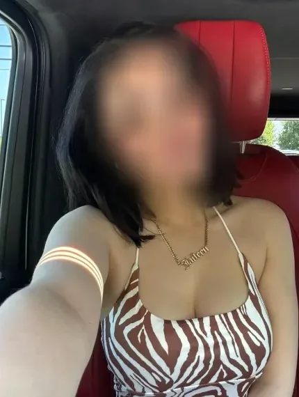 Yasmin, 27